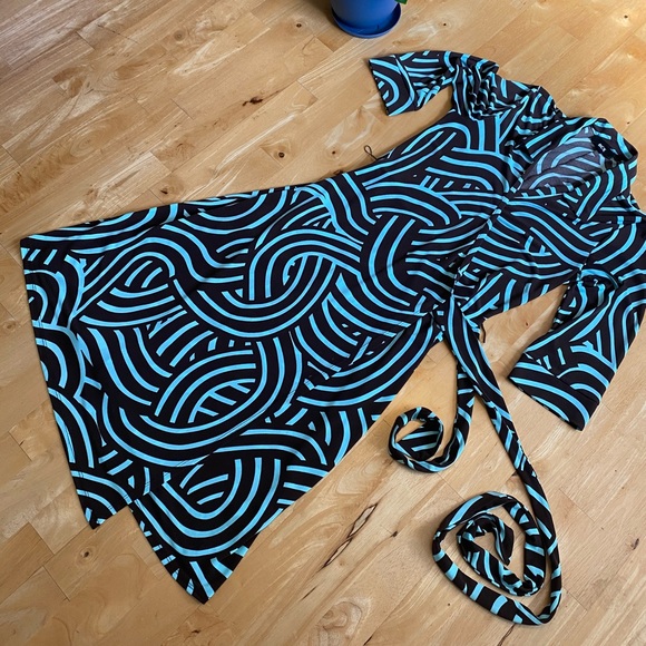 BCX brown & mint green geometric pattern wrap dress - Picture 16 of 16